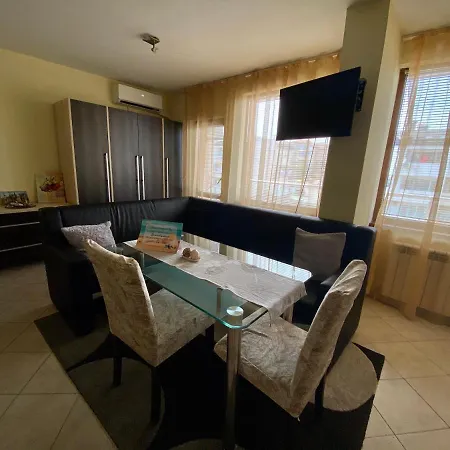Boulevard Apartment